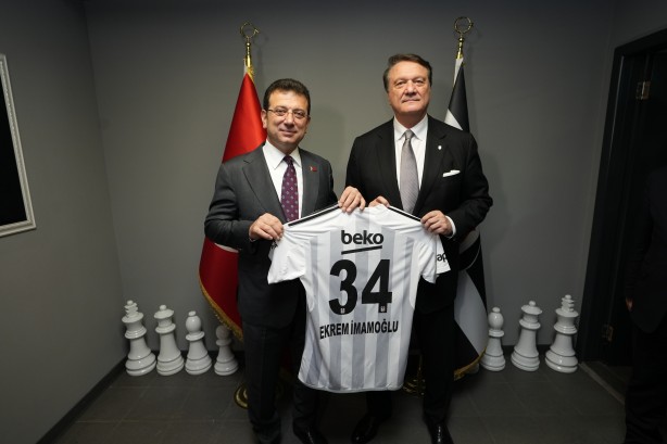 Ekrem, Beşiktaş'ta ortaya çıktı! Hasan Arat'tan formasını aldı...