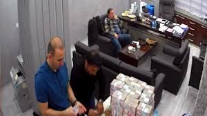 Foto - Ekrem İmamoğlu için ortaya çıktı: Yolsuzluğa destek, Akit’e tazminat davası!