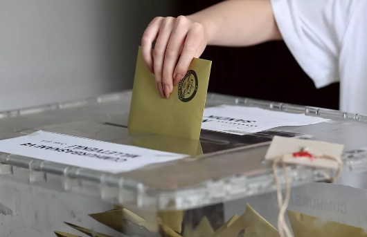 Foto - Ekrem İmamoğlu'nu gazlayan ünlü anket şirketinden sürpriz karar! Seçime sayılı günler kala duyurdular