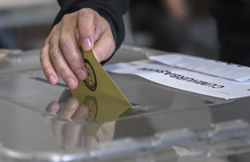 Ekrem İmamoğlu'nu gazlayan ünlü anket şirketinden sürpriz karar! Seçime sayılı günler kala duyurdular