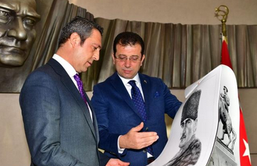 Foto - Ekrem İmamoğlu'nun kankasına kötü haber Ertuğrul Özkök'ten geldi! Nereye oy vereceğini açıkladı! Roma'da gününü gün etmişti...