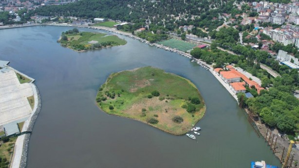 Foto - Ekrem’den büyük başarı! Haliç pisliği geri döndü