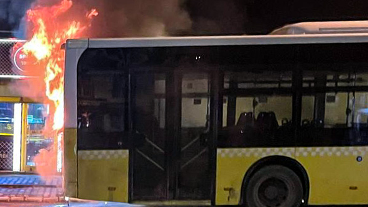 Foto - Ekrem'in otobüsü park halindeyken bile yanıyor!
