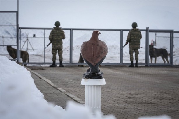 Foto - Eksi 20 derecede vatan nöbeti