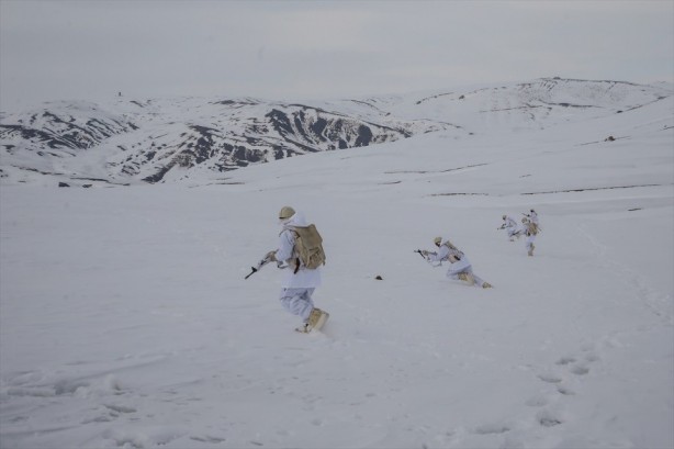 Foto - Eksi 20 derecede vatan nöbeti