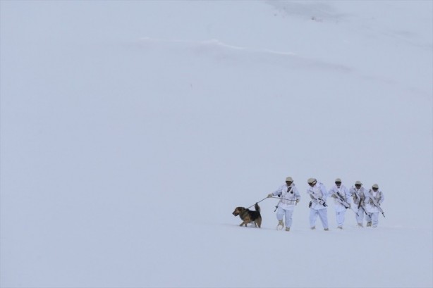 Foto - Eksi 20 derecede vatan nöbeti