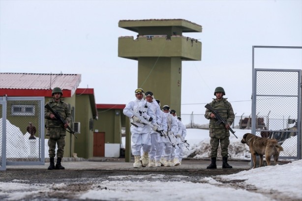 Foto - Eksi 20 derecede vatan nöbeti