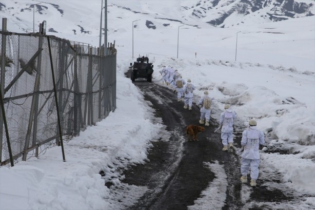 Foto - Eksi 20 derecede vatan nöbeti