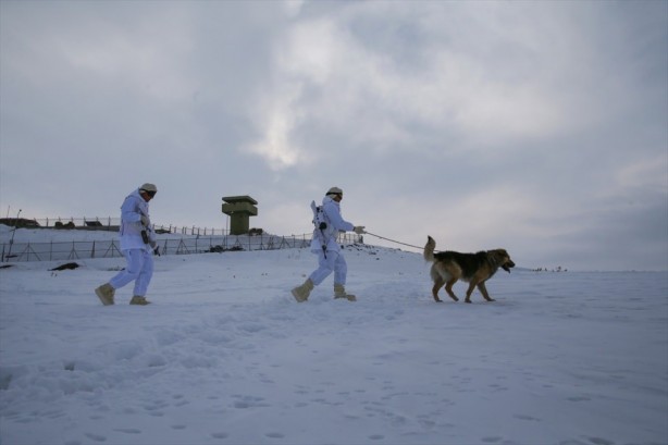 Foto - Eksi 20 derecede vatan nöbeti