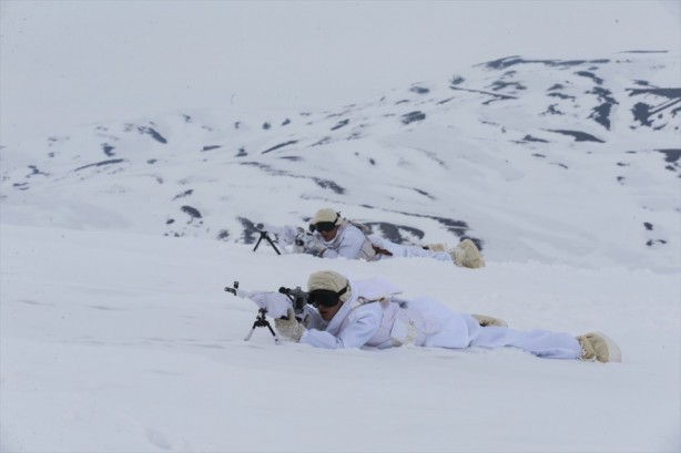 Foto - Eksi 20 derecede vatan nöbeti