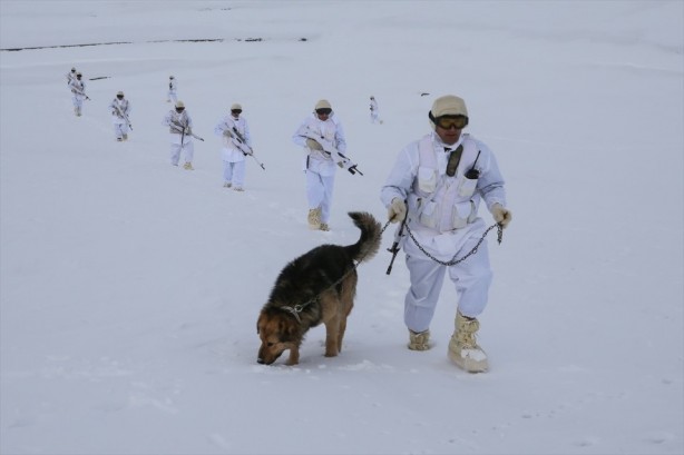 Foto - Eksi 20 derecede vatan nöbeti