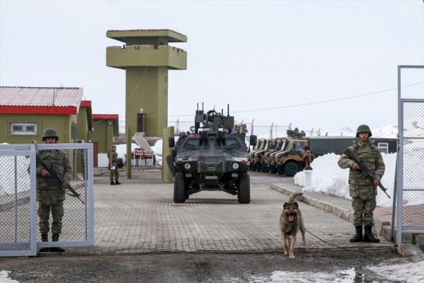 Foto - Eksi 20 derecede vatan nöbeti