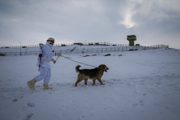 Foto - Eksi 20 derecede vatan nöbeti