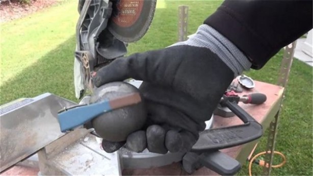 Foto - El bombasının içini açtılar!