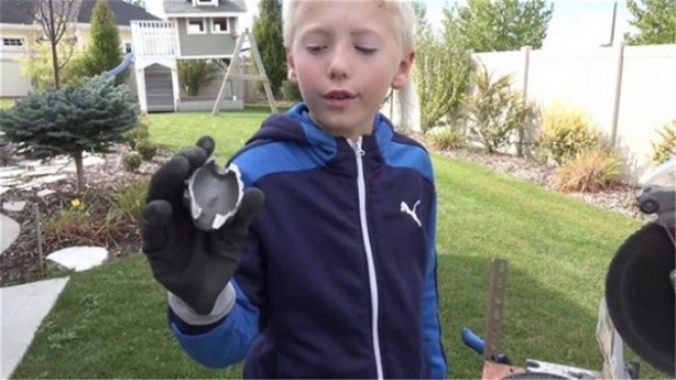 Foto - El bombasının içini açtılar!