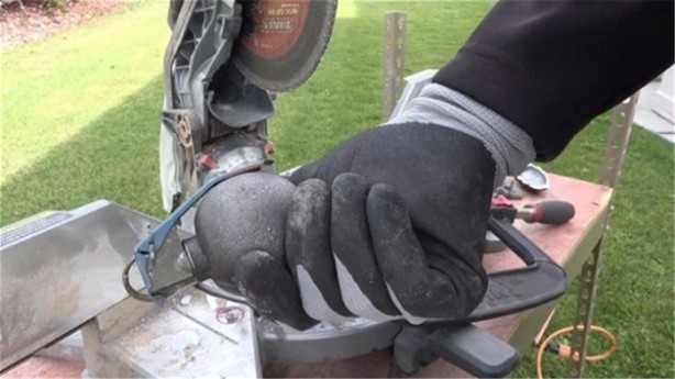 Foto - El bombasının içini açtılar!