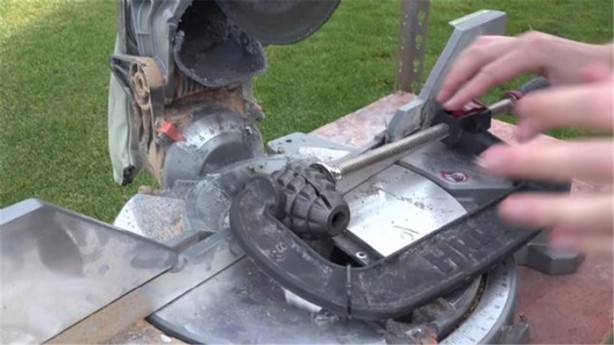 Foto - El bombasının içini açtılar!