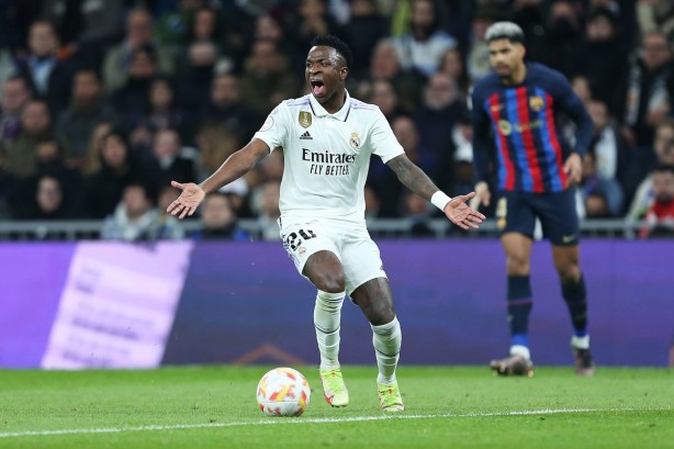 Foto - El Clasico güreş maçına döndü! Saha içi karıştı...