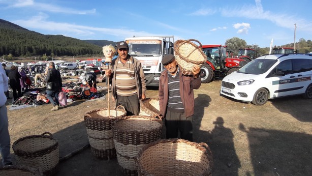 Foto - El emeği göz nuru! 72 yaşında fındık dallarından sepet örüyor