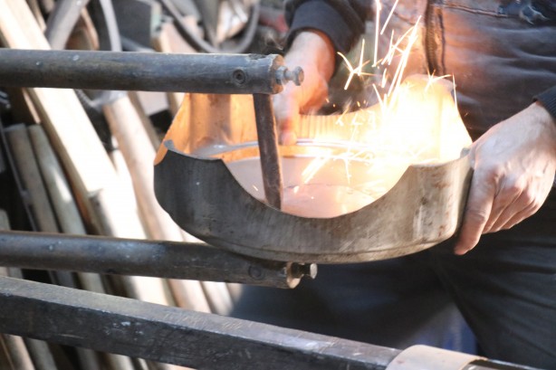 Foto - El emeği ile 41 yıldır fındık sobası imal ediyor