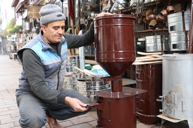 Foto - El emeği ile 41 yıldır fındık sobası imal ediyor