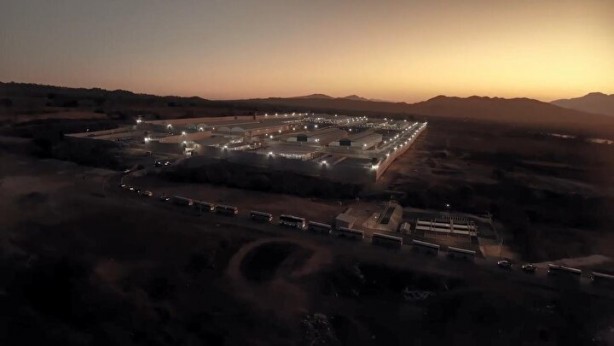 Foto - El Salvador’da neler oluyor! Yüzlerce mahkum daha 'mega' hapishaneye nakledildi