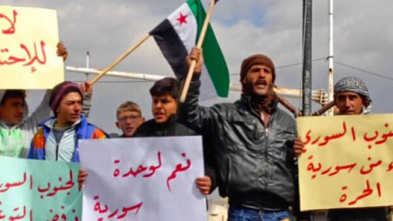 Foto - El Şara yönetimi sessizliğini koruyordu! Ve Suriye'de halk ayaklandı