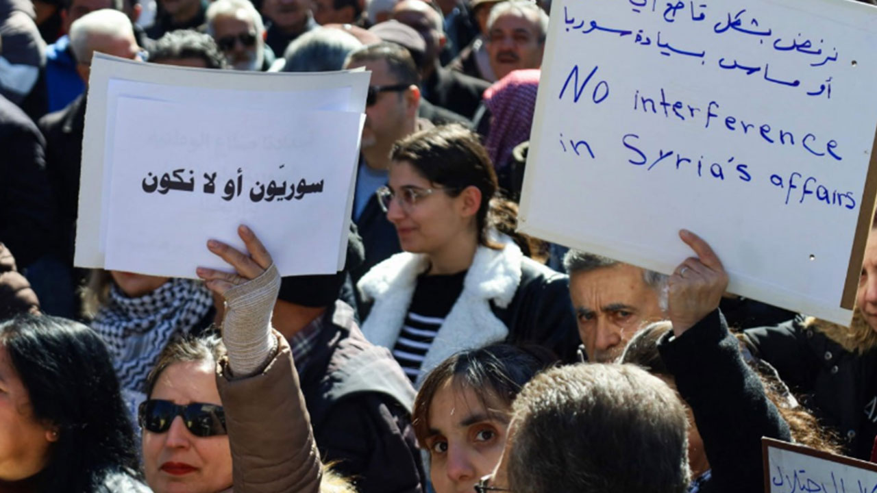 Foto - El Şara yönetimi sessizliğini koruyordu! Ve Suriye'de halk ayaklandı