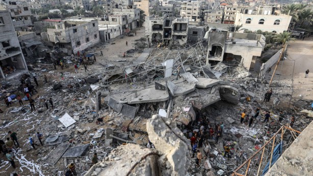 El Şifa Hastanesi'ne baskın! Gözleri kapalı, çıplak halde kaçırıldılar