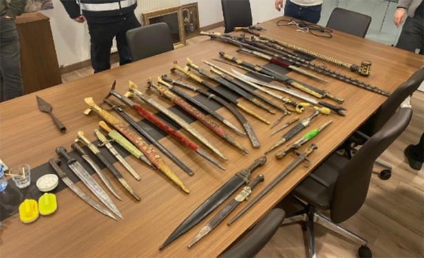 Foto - El yazması Kur'an-ı Kerim ele geçirildi