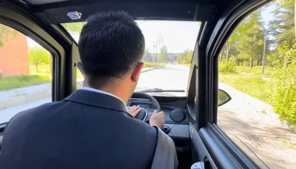 Foto - Elazığ sokaklarında şaşırtan araç