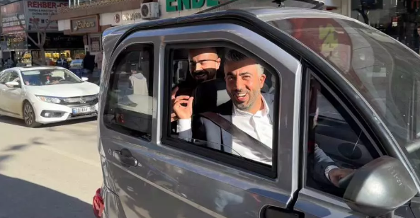 Foto - Elazığ sokaklarında şaşırtan araç