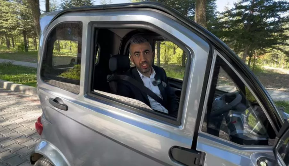 Foto - Elazığ sokaklarında şaşırtan araç