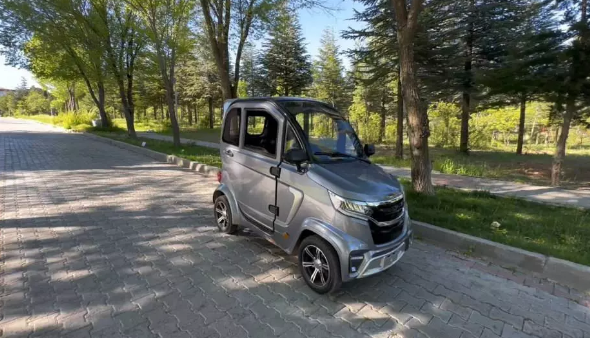 Foto - Elazığ sokaklarında şaşırtan araç