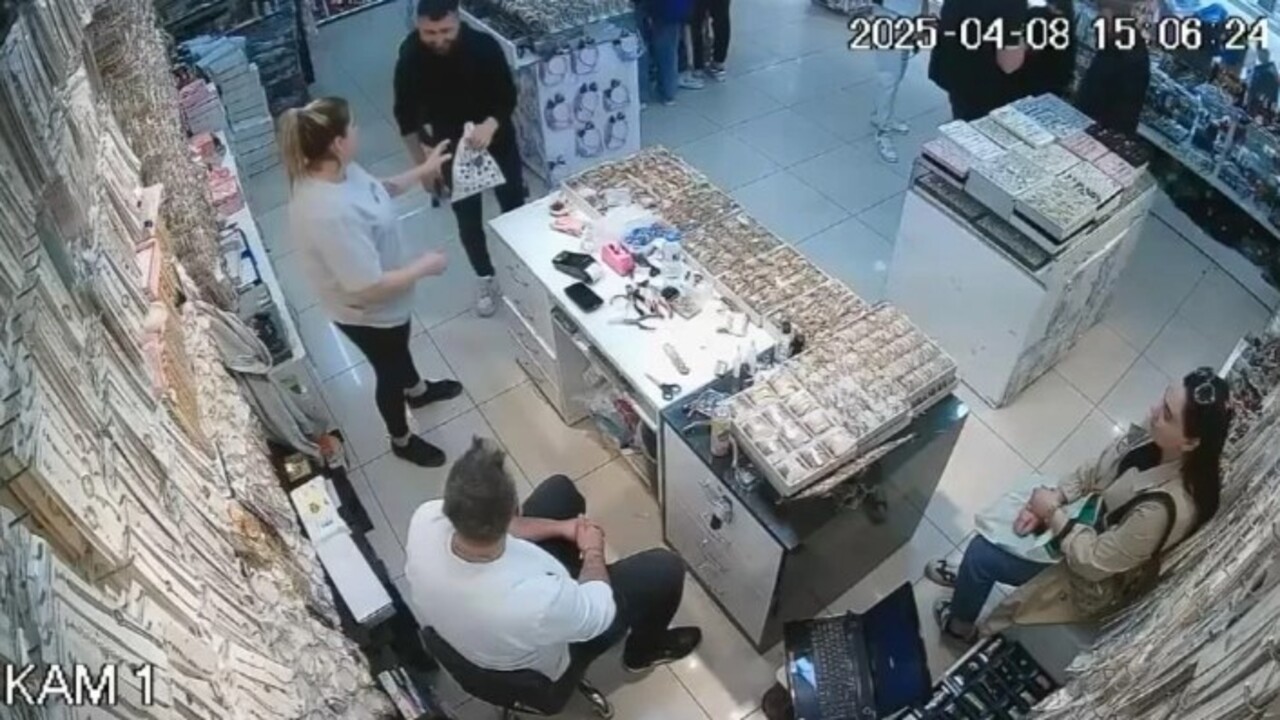 Elazığ’da akılalmaz olay! Bir poşet dolusu altını unutup gittiler