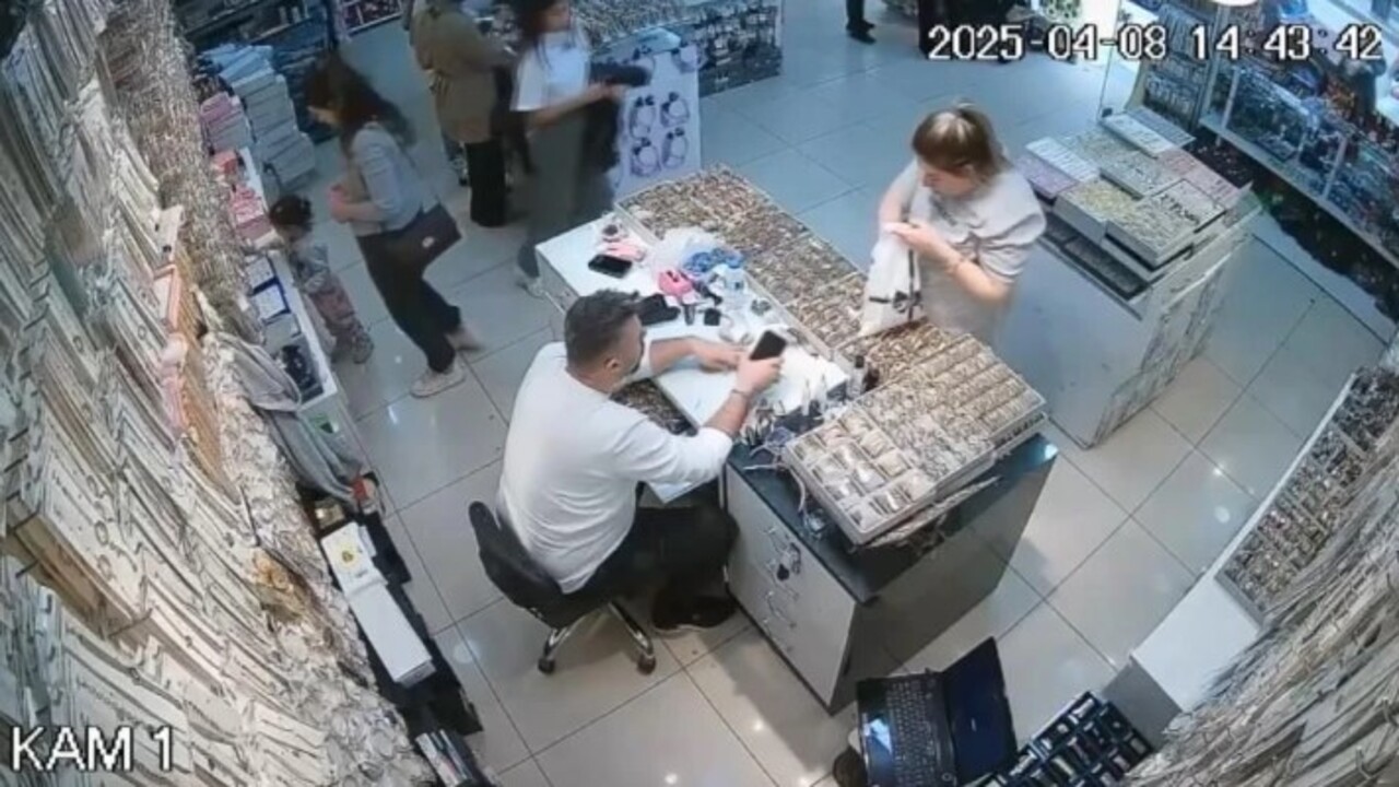 Foto - Elazığ’da akılalmaz olay! Bir poşet dolusu altını unutup gittiler