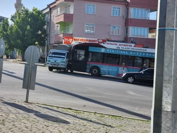 Foto - Elazığ'da halk otobüsü ile pikap çarpıştı: 9 yaralı