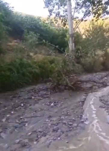 Foto - Elazığ’da sağanak yağış köy yollarını tahrip etti