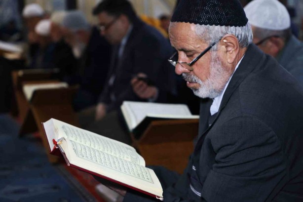 Foto - Elazığ’da Sakal-ı Şerif’i görmek için sıraya girdiler