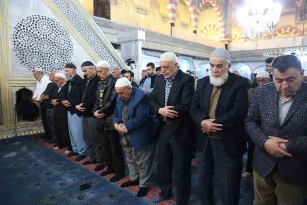 Foto - Elazığ’da Sakal-ı Şerif’i görmek için sıraya girdiler