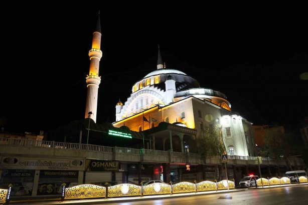 Foto - Elazığ’da Sakal-ı Şerif’i görmek için sıraya girdiler