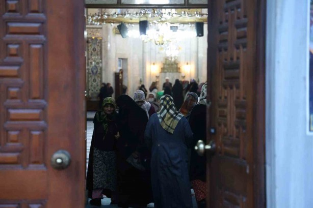 Foto - Elazığ’da Sakal-ı Şerif’i görmek için sıraya girdiler