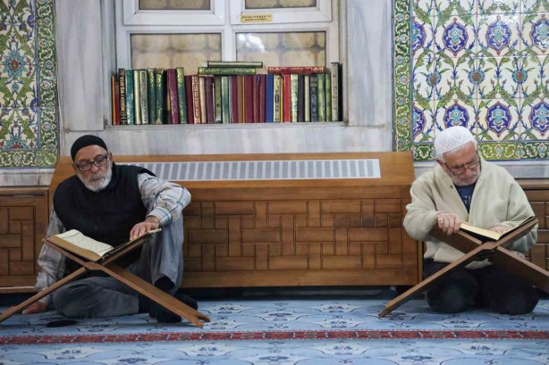 Foto - Elazığ’da Sakal-ı Şerif’i görmek için sıraya girdiler