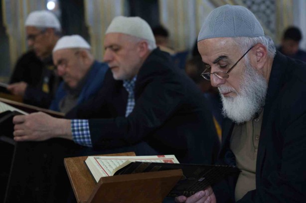 Foto - Elazığ’da Sakal-ı Şerif’i görmek için sıraya girdiler