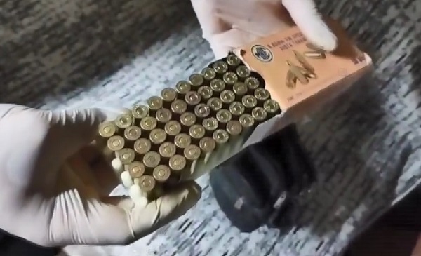 Foto - Elbise dolabına dikkat! Aranan ev ve iş yerinden neler çıktı neler