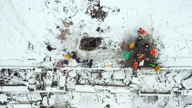 Elbistan'da depremin yaraları sarılıyor! İçme suyu verilmeye başlandı