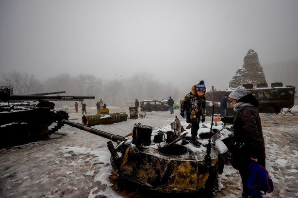 Foto - Ele geçirilen Rus tankları Kiev'de sergileniyor