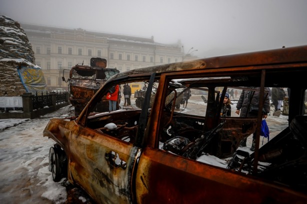 Foto - Ele geçirilen Rus tankları Kiev'de sergileniyor
