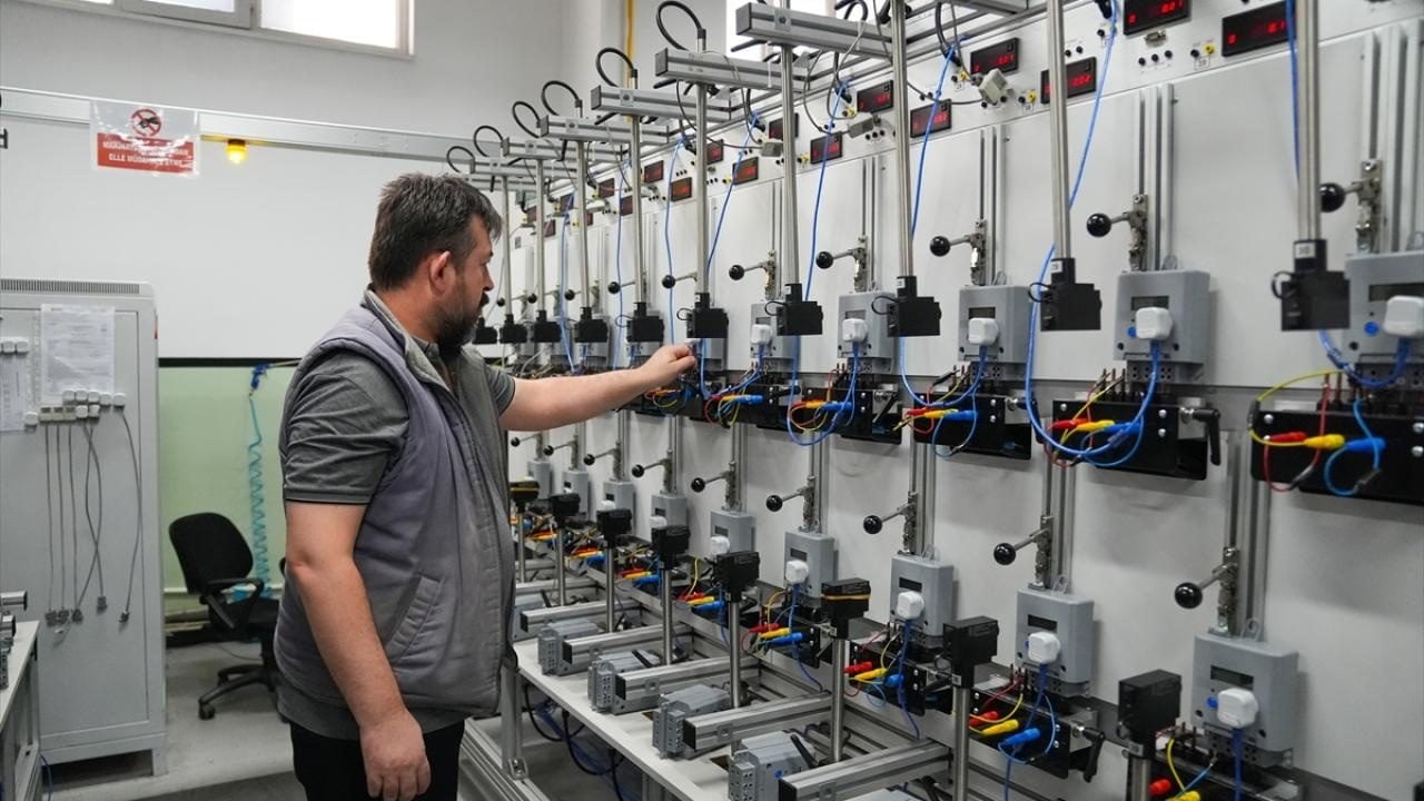Foto - Elektrik sayaçlarında yeni dönem! Cep telefonundan bile takip edilebilecek