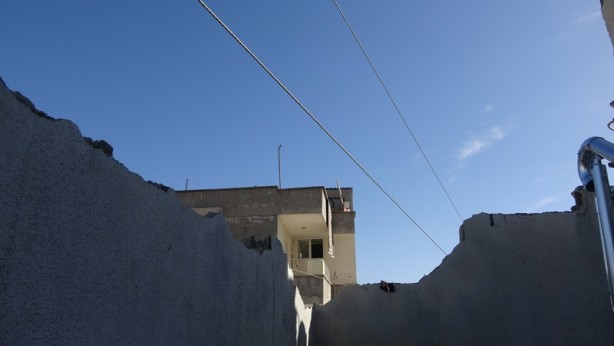 Foto - Elektrik teline tutan çocuk ve arkadaşı yaralandı